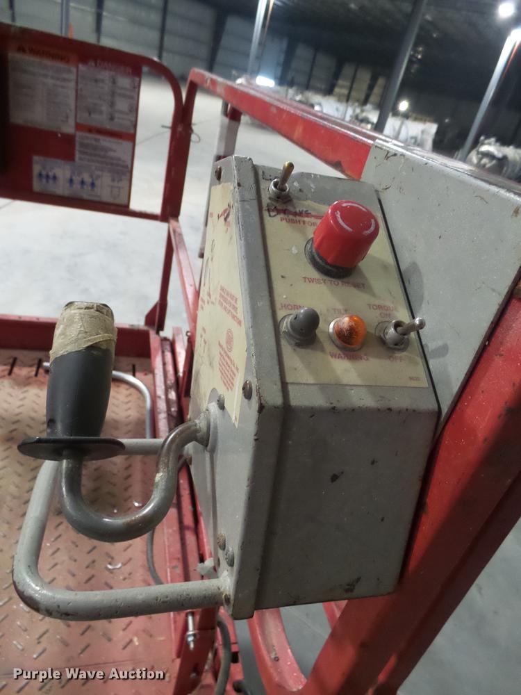 image for item DX9150 2000 Mec 2647ES scissor lift