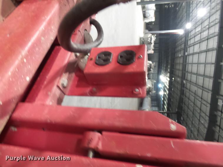 image for item DX9150 2000 Mec 2647ES scissor lift