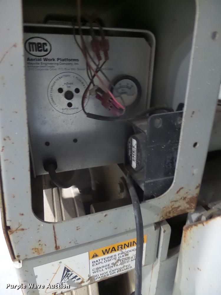 image for item DX9150 2000 Mec 2647ES scissor lift