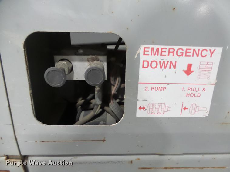 image for item DX9150 2000 Mec 2647ES scissor lift