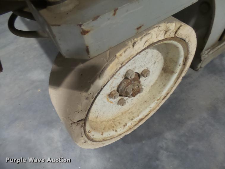 image for item DX9150 2000 Mec 2647ES scissor lift