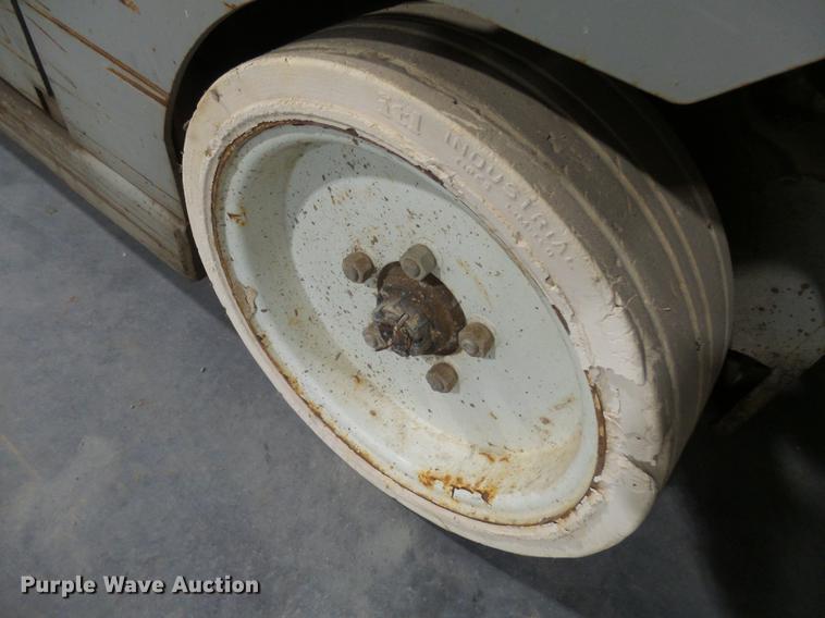 image for item DX9150 2000 Mec 2647ES scissor lift