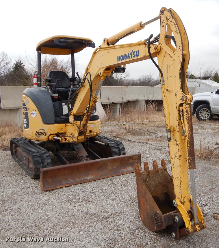 image for item ER9367 2006 Komatsu PC35MR-2 mini excavator