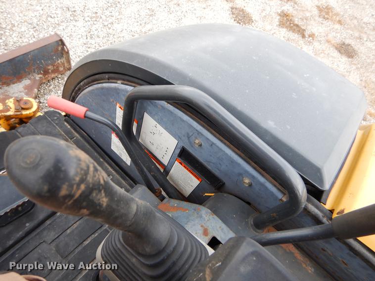 image for item ER9367 2006 Komatsu PC35MR-2 mini excavator