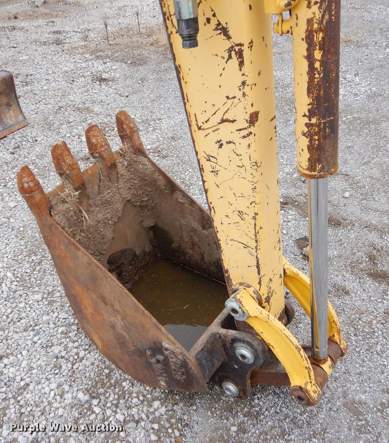 image for item ER9367 2006 Komatsu PC35MR-2 mini excavator