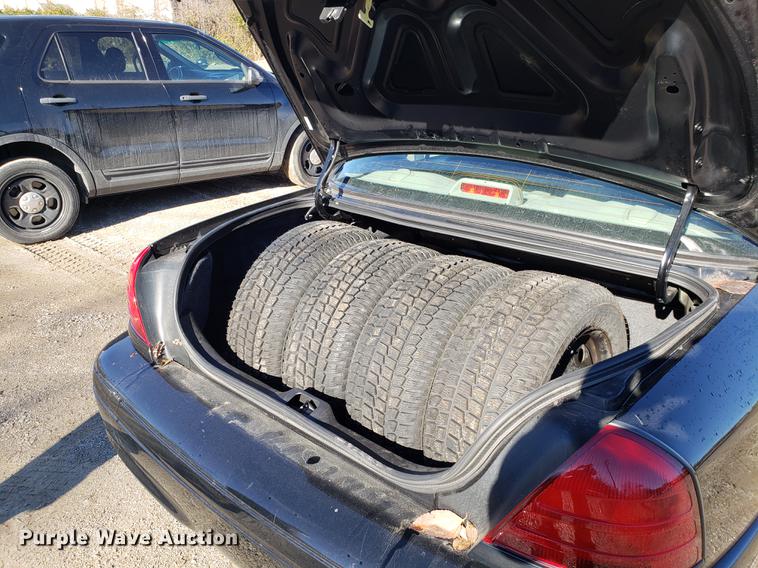 image for item AV9393 2011 Ford Crown Victoria Police Interceptor