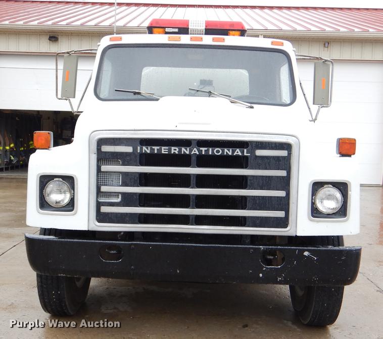 image for item DD8979 1980 International 1854 tank truck