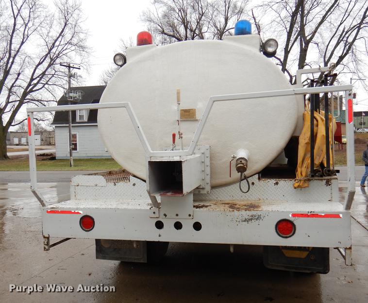 image for item DD8979 1980 International 1854 tank truck