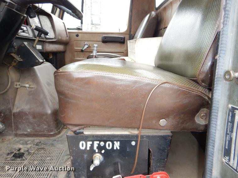 image for item DD8979 1980 International 1854 tank truck