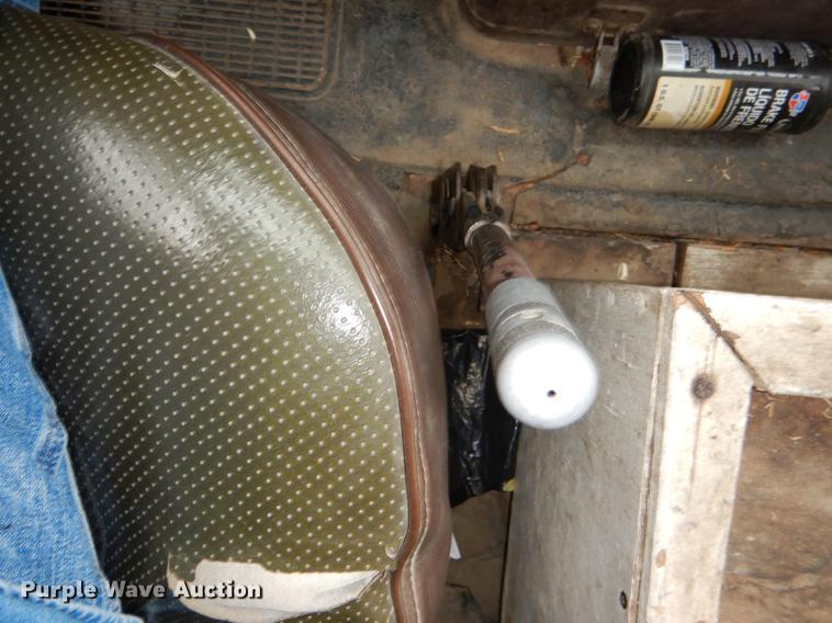 image for item DD8979 1980 International 1854 tank truck