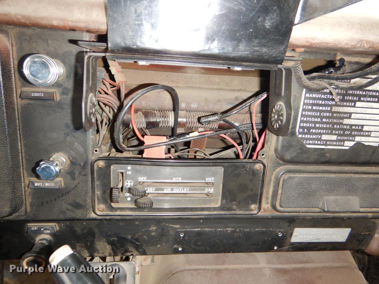 image for item DD8979 1980 International 1854 tank truck