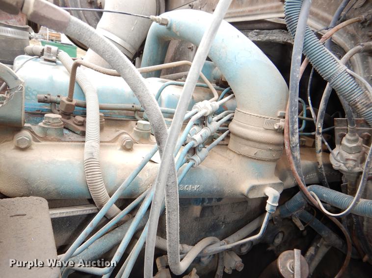 image for item DD8979 1980 International 1854 tank truck