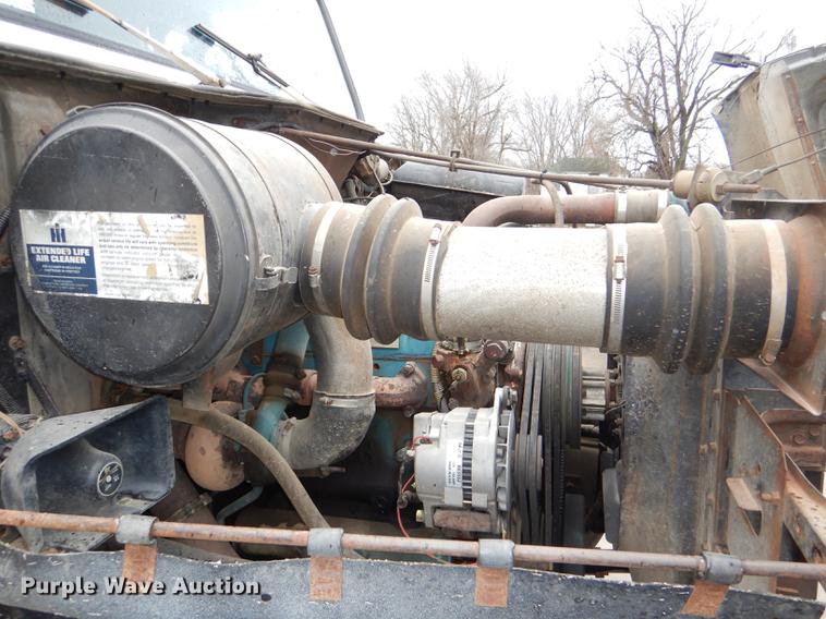 image for item DD8979 1980 International 1854 tank truck