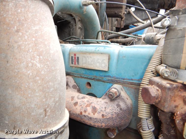 image for item DD8979 1980 International 1854 tank truck