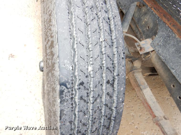 image for item DD8979 1980 International 1854 tank truck