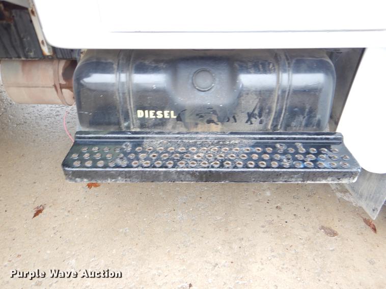 image for item DD8979 1980 International 1854 tank truck