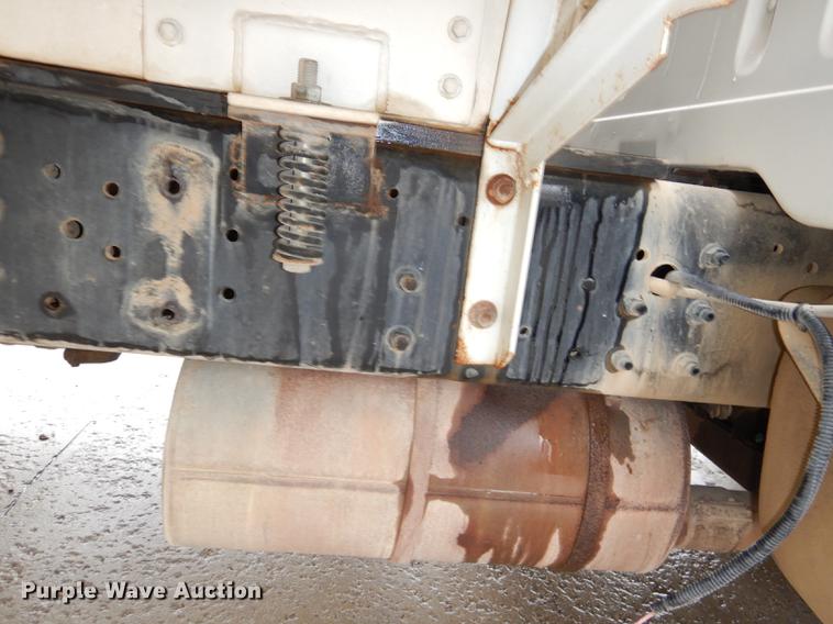 image for item DD8979 1980 International 1854 tank truck