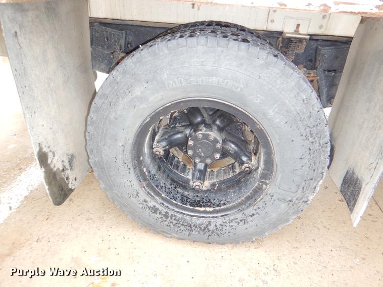 image for item DD8979 1980 International 1854 tank truck