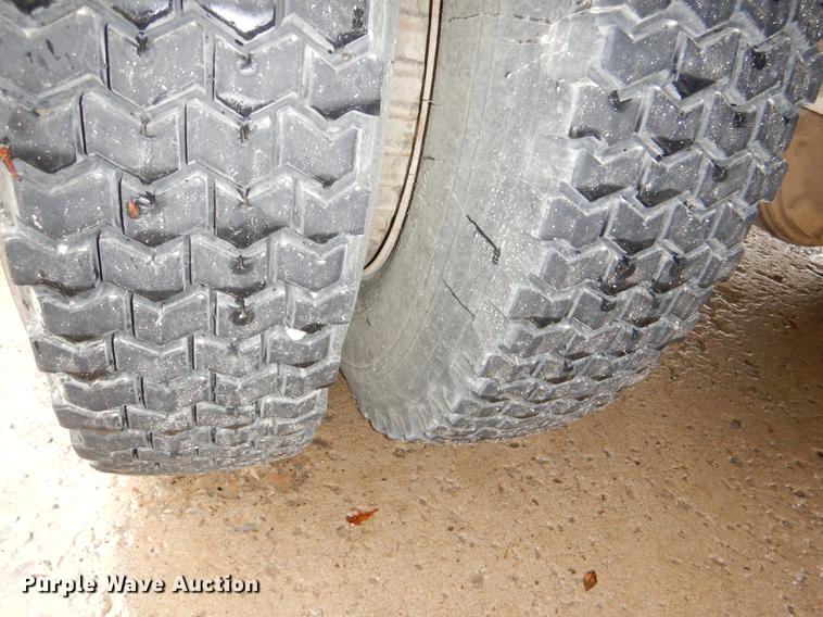 image for item DD8979 1980 International 1854 tank truck