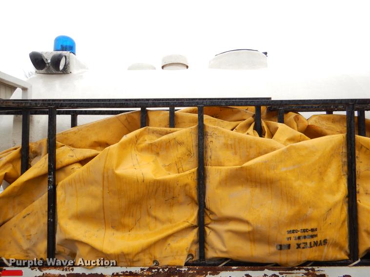 image for item DD8979 1980 International 1854 tank truck