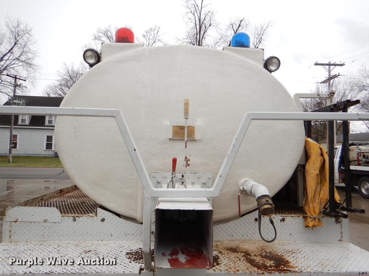 image for item DD8979 1980 International 1854 tank truck