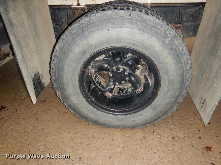 image for item DD8979 1980 International 1854 tank truck