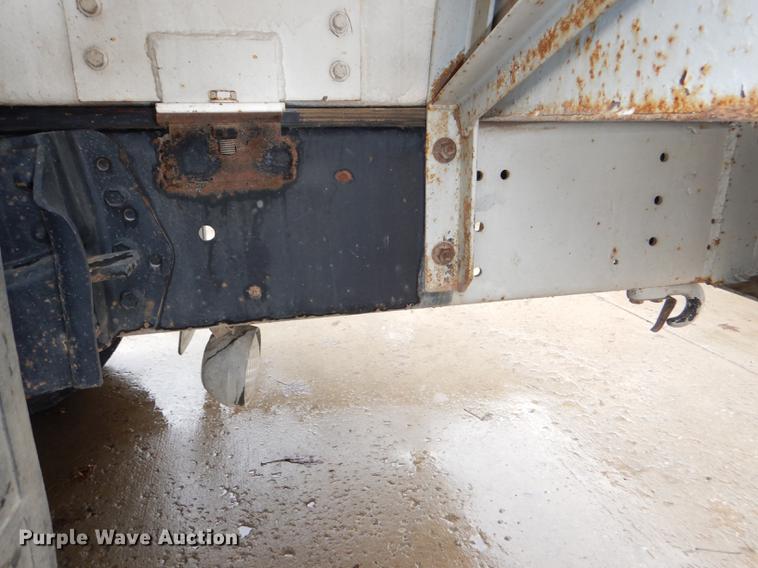 image for item DD8979 1980 International 1854 tank truck