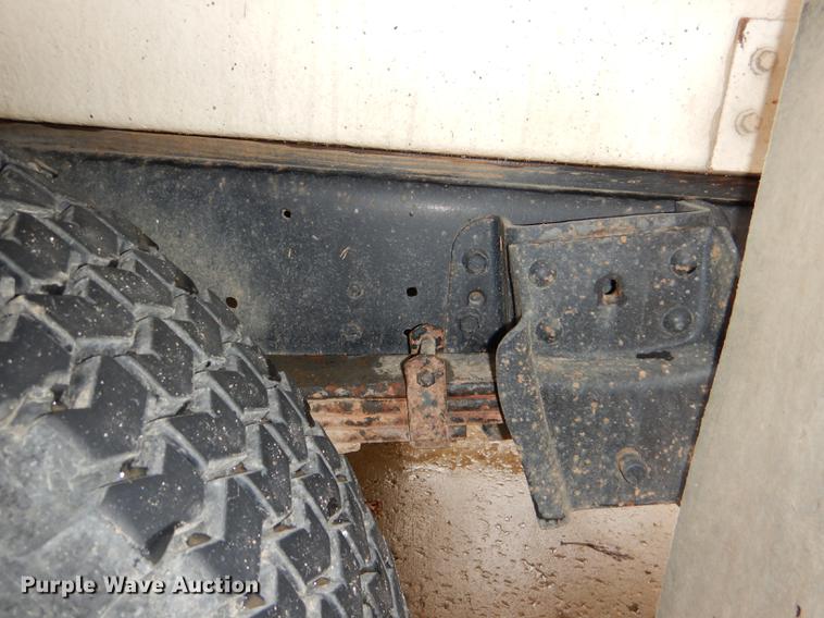 image for item DD8979 1980 International 1854 tank truck