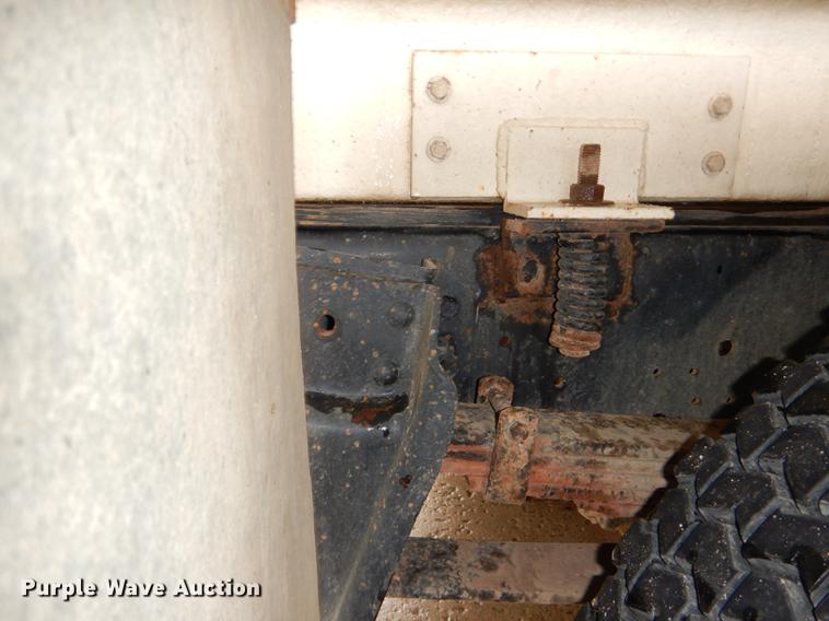 image for item DD8979 1980 International 1854 tank truck