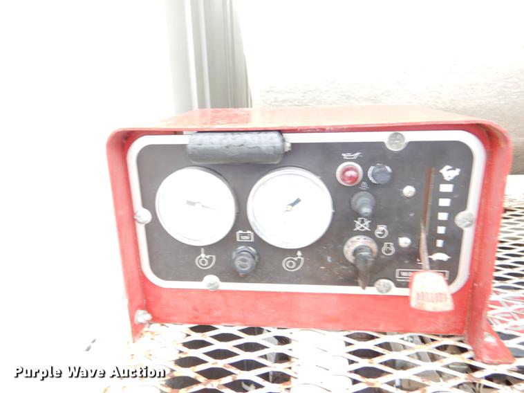 image for item DD8979 1980 International 1854 tank truck