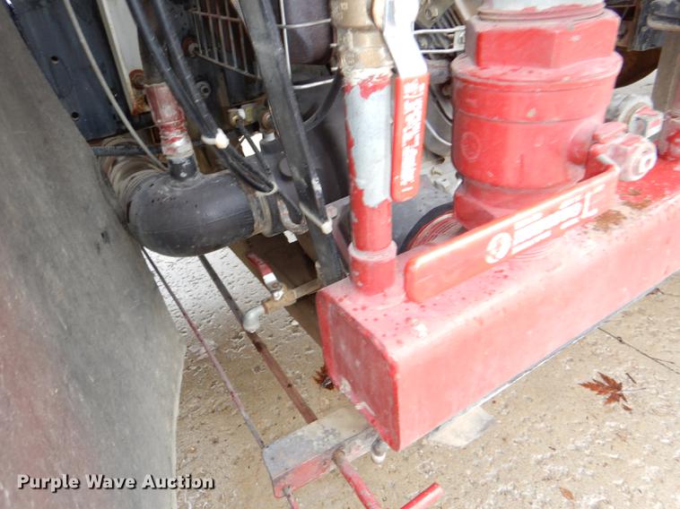 image for item DD8979 1980 International 1854 tank truck