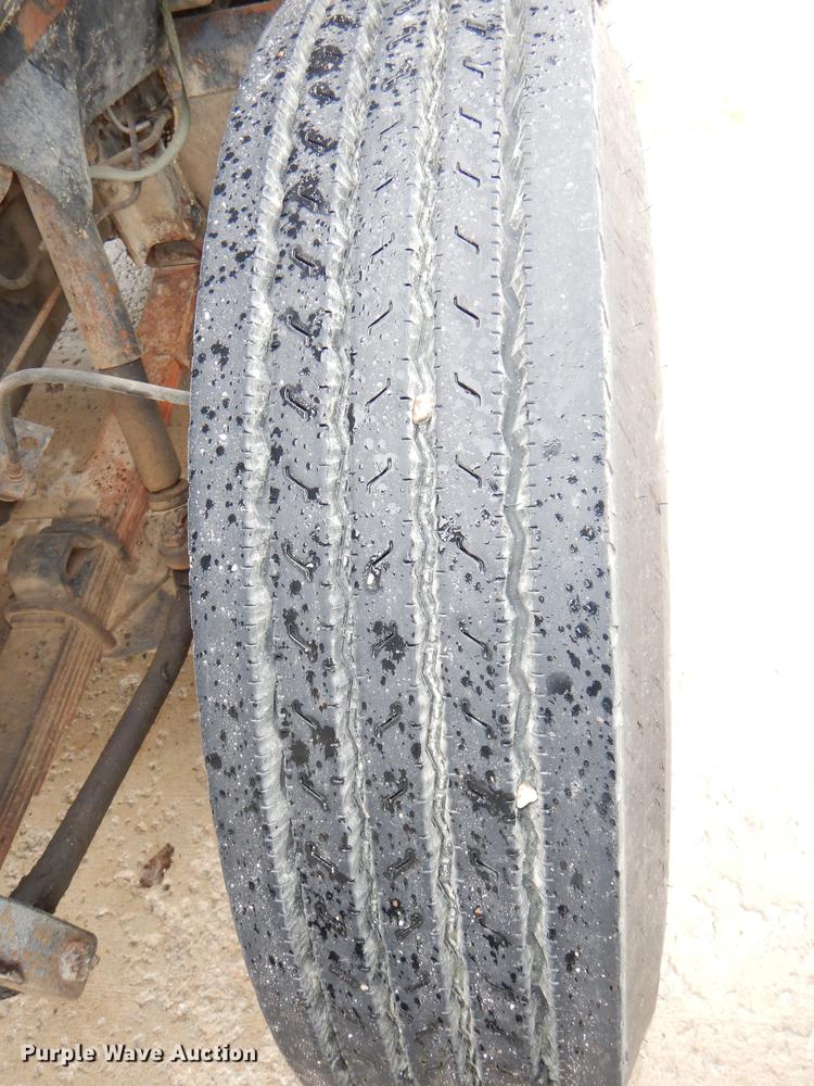 image for item DD8979 1980 International 1854 tank truck