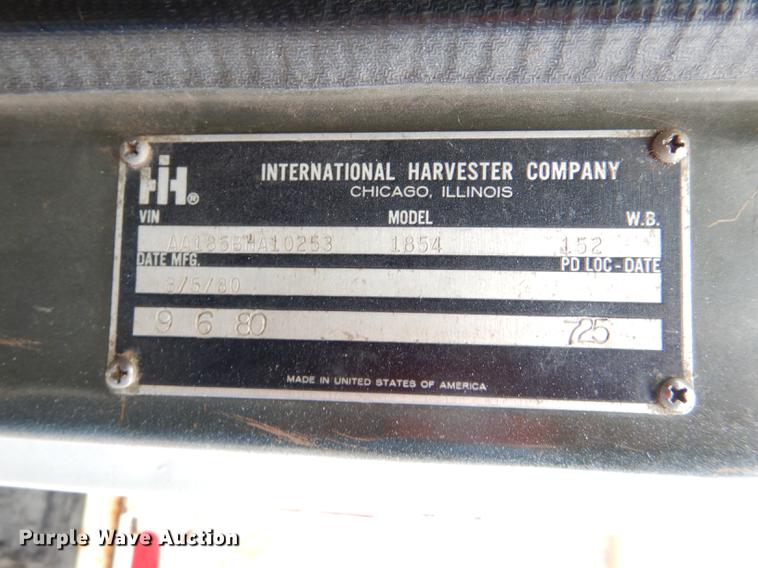 image for item DD8979 1980 International 1854 tank truck