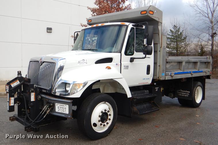 image for item DE0031 2003 International 7400 dump truck