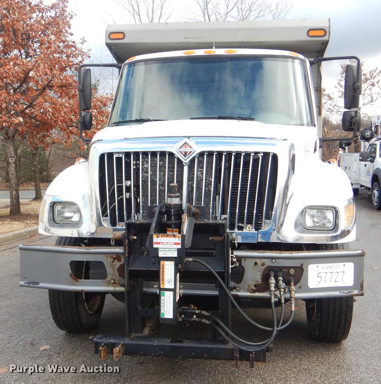 image for item DE0031 2003 International 7400 dump truck