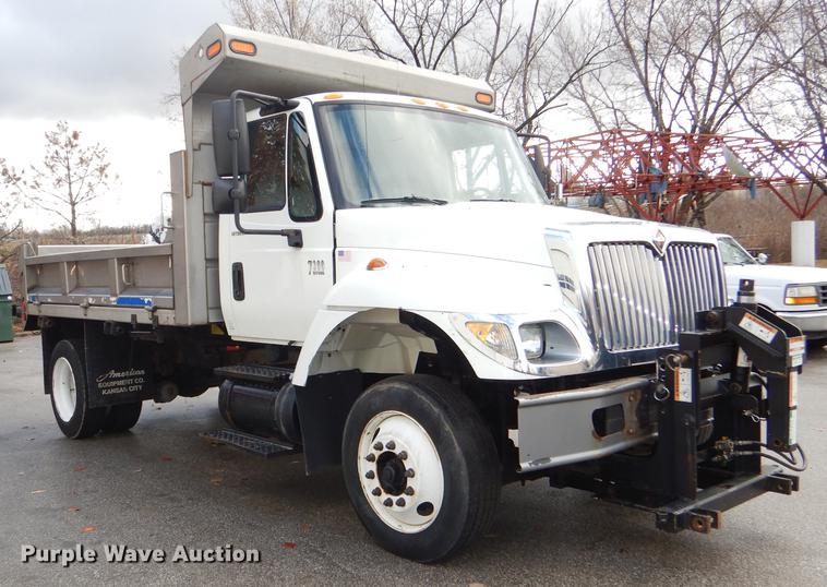image for item DE0031 2003 International 7400 dump truck