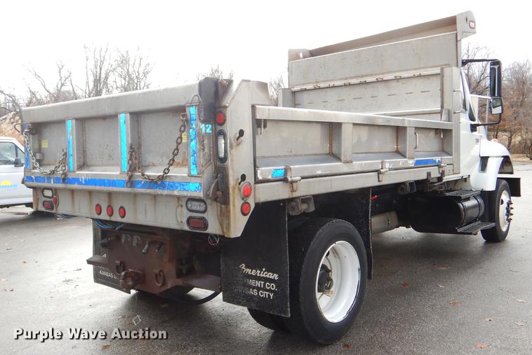 image for item DE0031 2003 International 7400 dump truck