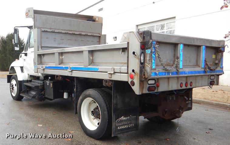 image for item DE0031 2003 International 7400 dump truck