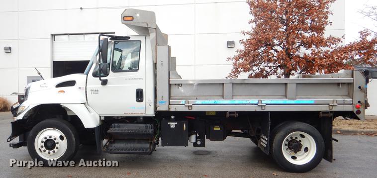 image for item DE0031 2003 International 7400 dump truck