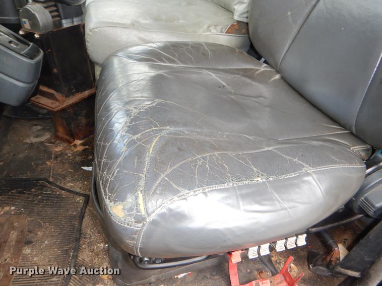 image for item DE0031 2003 International 7400 dump truck