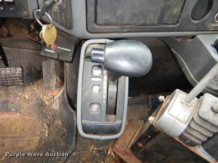 image for item DE0031 2003 International 7400 dump truck