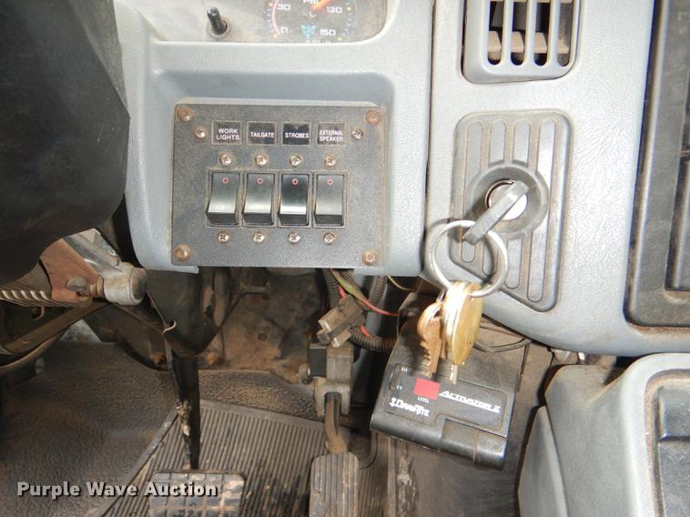 image for item DE0031 2003 International 7400 dump truck