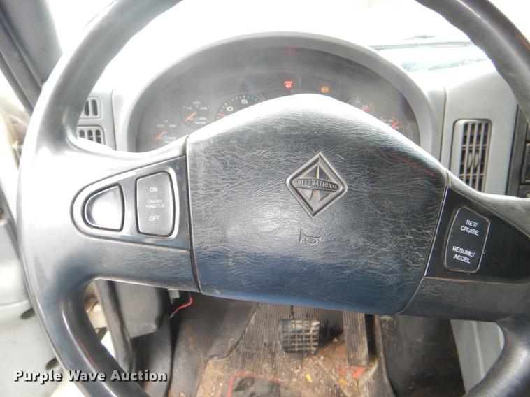 image for item DE0031 2003 International 7400 dump truck