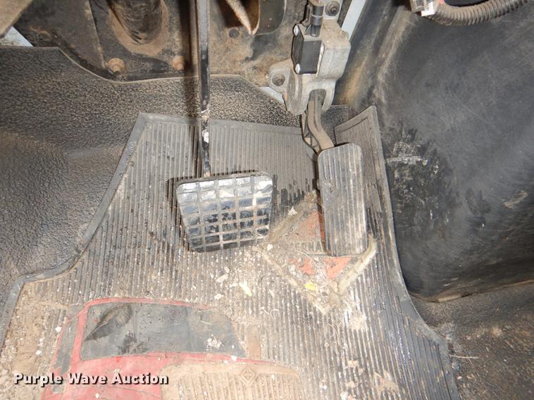 image for item DE0031 2003 International 7400 dump truck