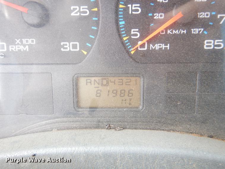 image for item DE0031 2003 International 7400 dump truck