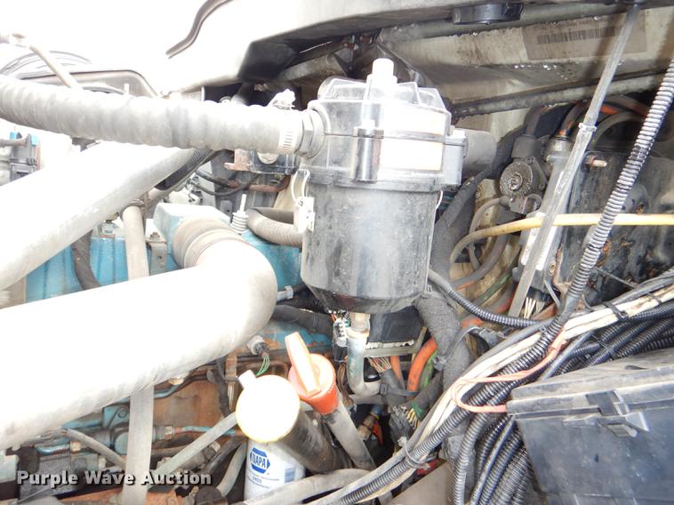 image for item DE0031 2003 International 7400 dump truck