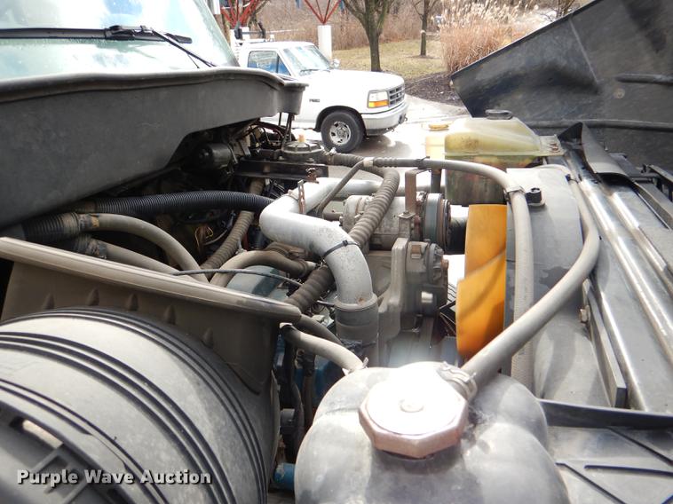 image for item DE0031 2003 International 7400 dump truck