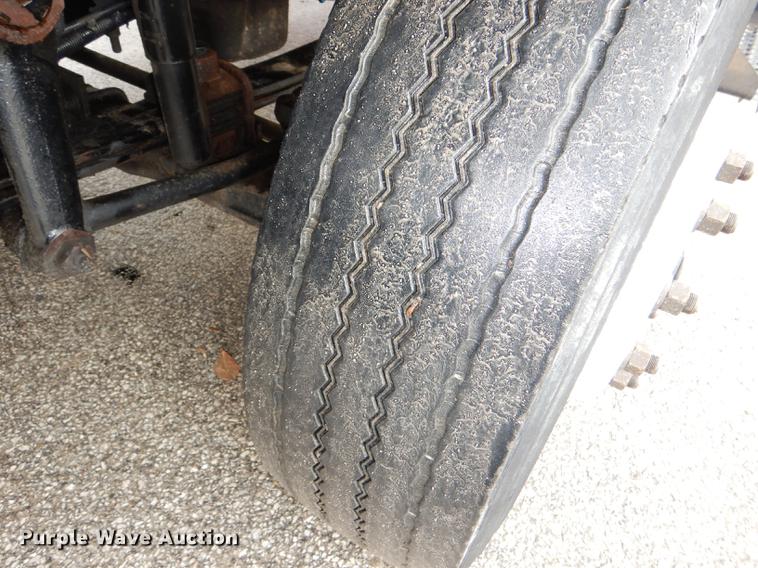 image for item DE0031 2003 International 7400 dump truck