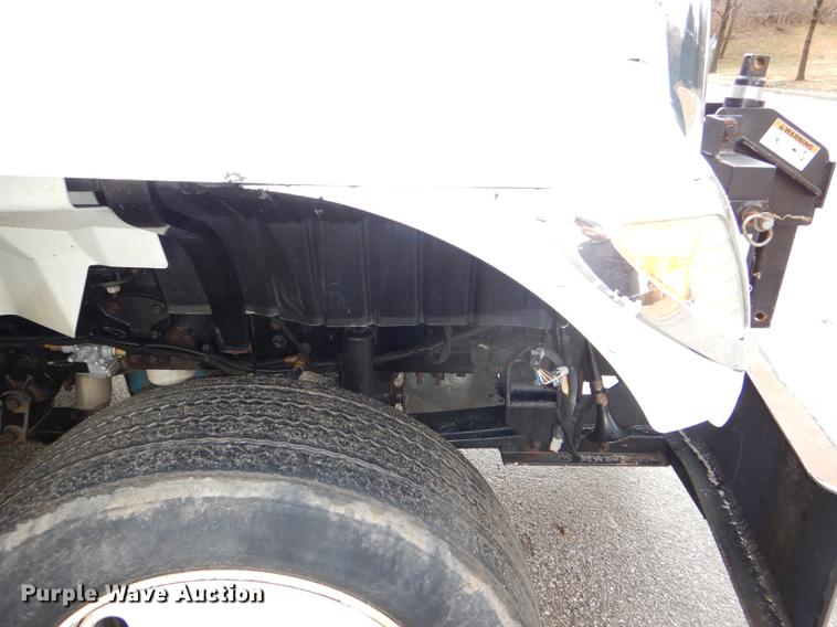 image for item DE0031 2003 International 7400 dump truck