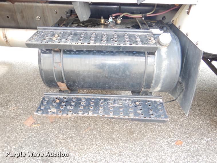 image for item DE0031 2003 International 7400 dump truck